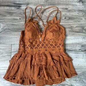 Zenana Rust Lace Crochet Stretchy Cami Top Ruffle Detail & adjustable strap M
